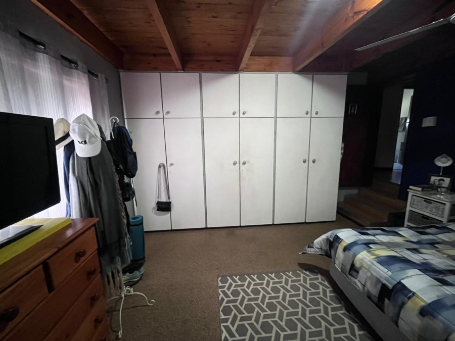 5 Bedroom Property for Sale in Rouxpark Western Cape